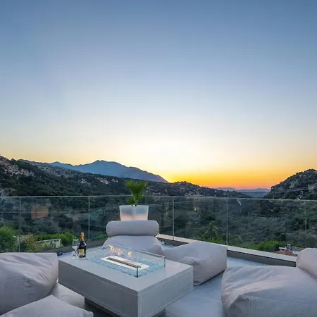 Vilă Luxury & Moundros