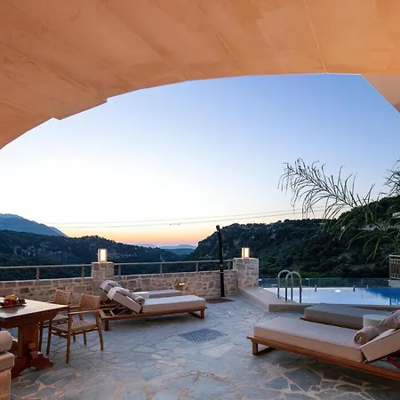 Luxury & * Moundros