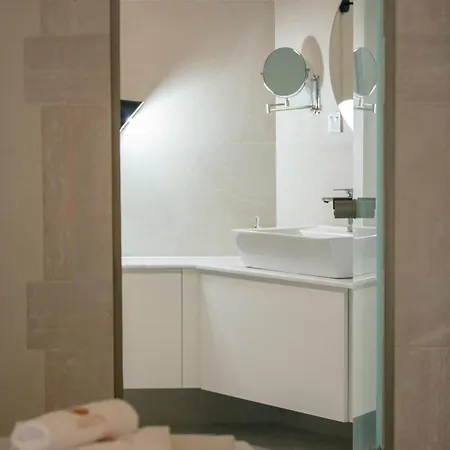 Luxury & Vilă *